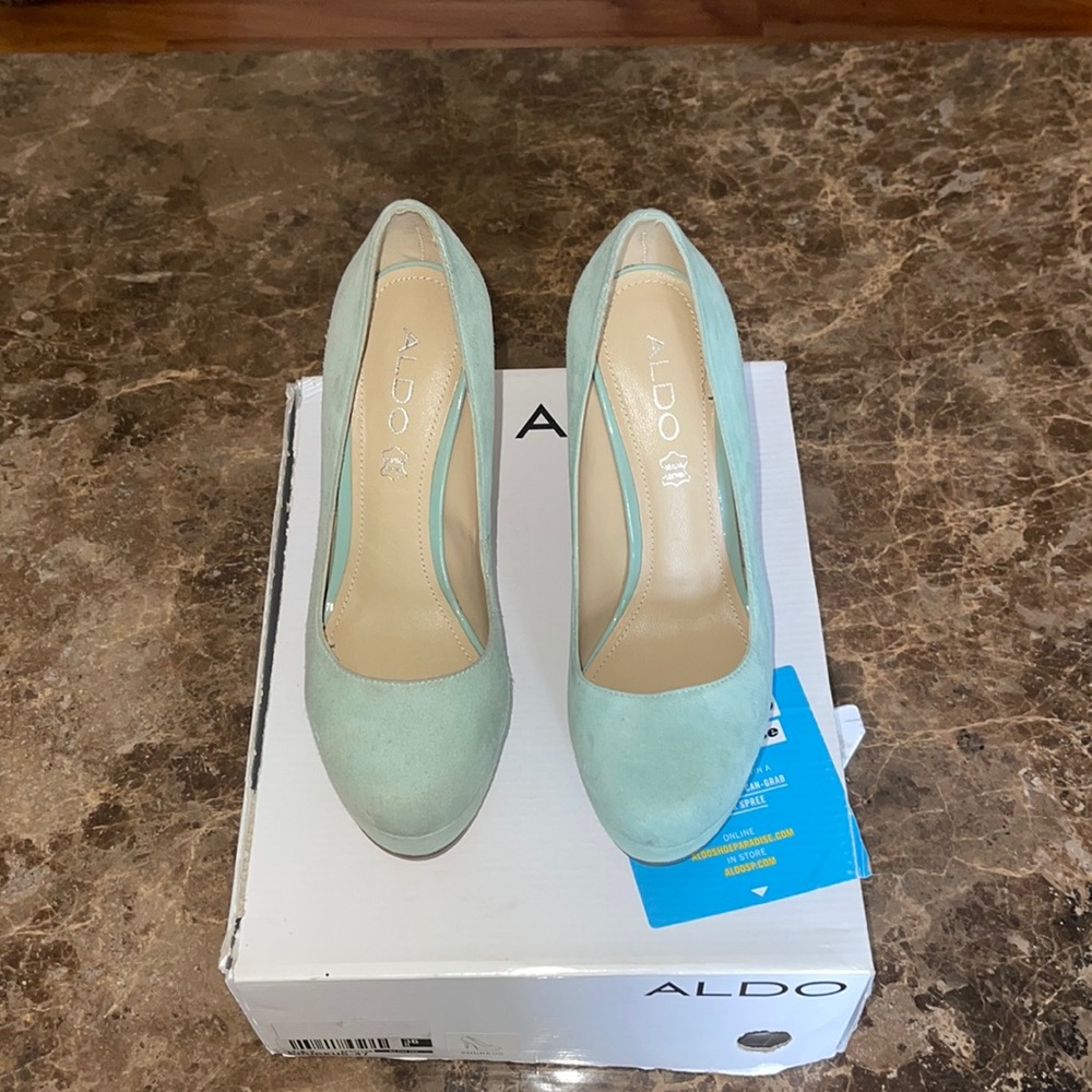 Aldo mint green size 36 platform heels with box 5 inches high